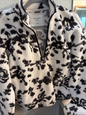 abercrombie kids Black & White Floral Sherpa Half-Zip Pullover